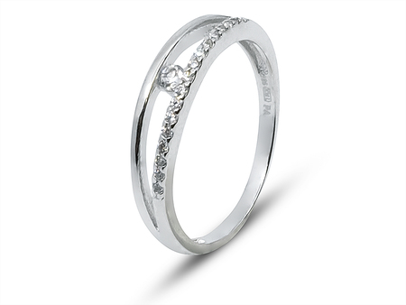 Rozvojený prsten ze stříbra s jemným kamenem uprostřed 10