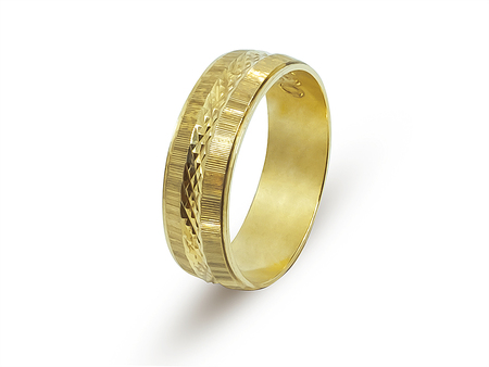 Výrazně zdobený snubní prsten ze žlutého zlata 10